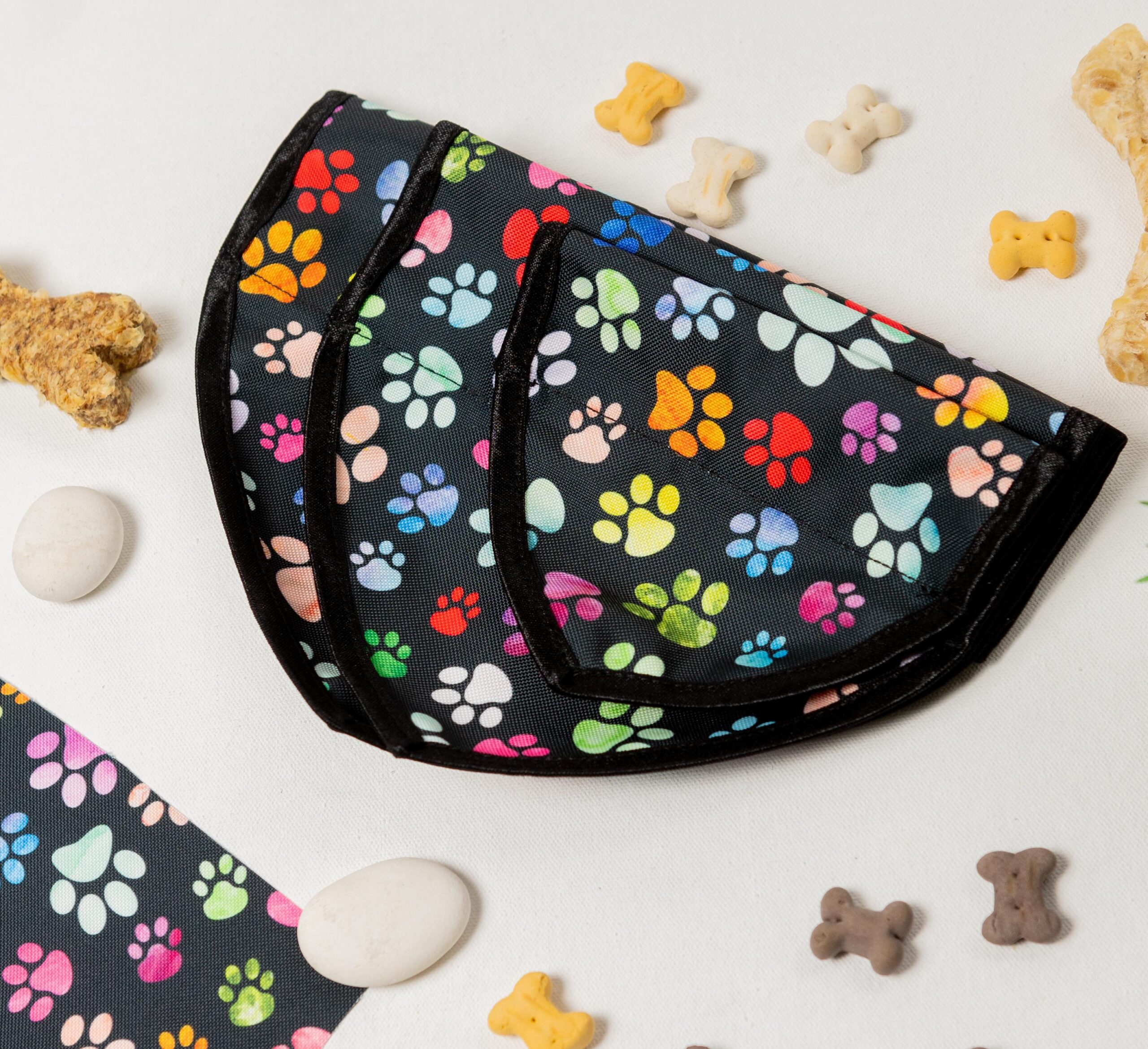 Šátečky pro psy – vzor – duhové tlapky